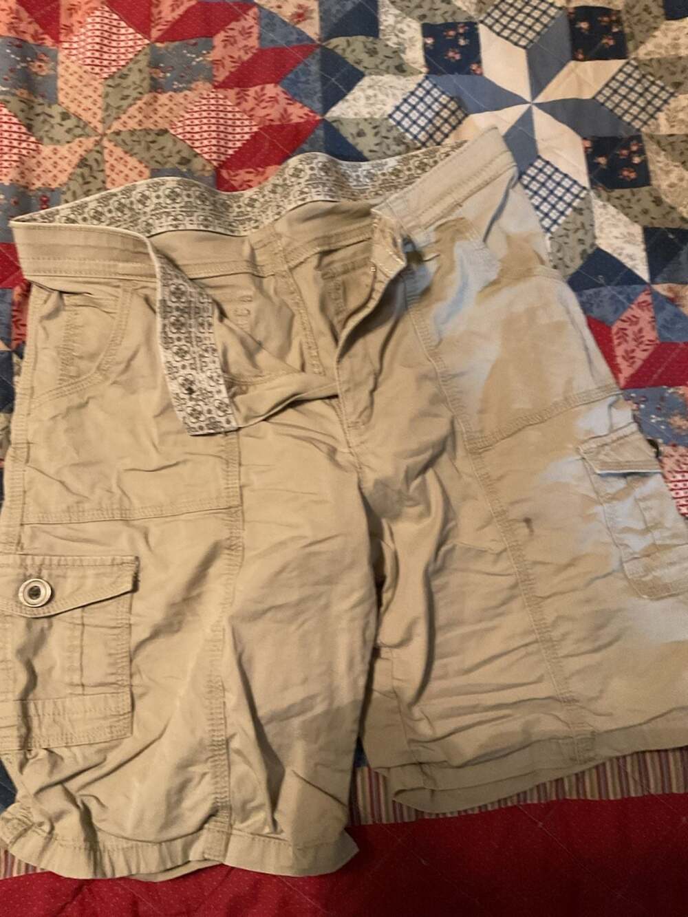 Guess Women's Khaki Cargo Shorts Size Medium
